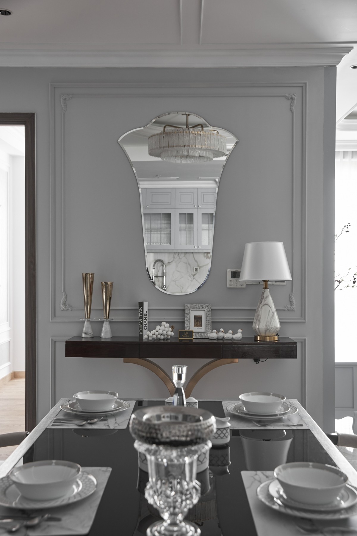 NHÀ MẪU MIDTOWN PHONG CÁCH BÁN CỔ ĐIỂN